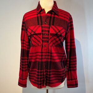 TNA heavyweight organic cotton red & black plaid flannel button down size small